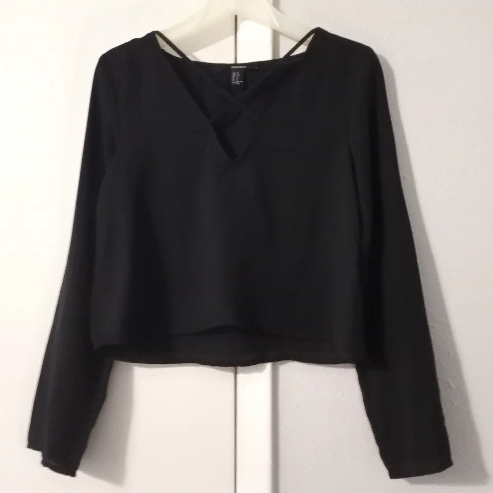 forever21 women's long-sleeved shirt with design on the front size‎ S